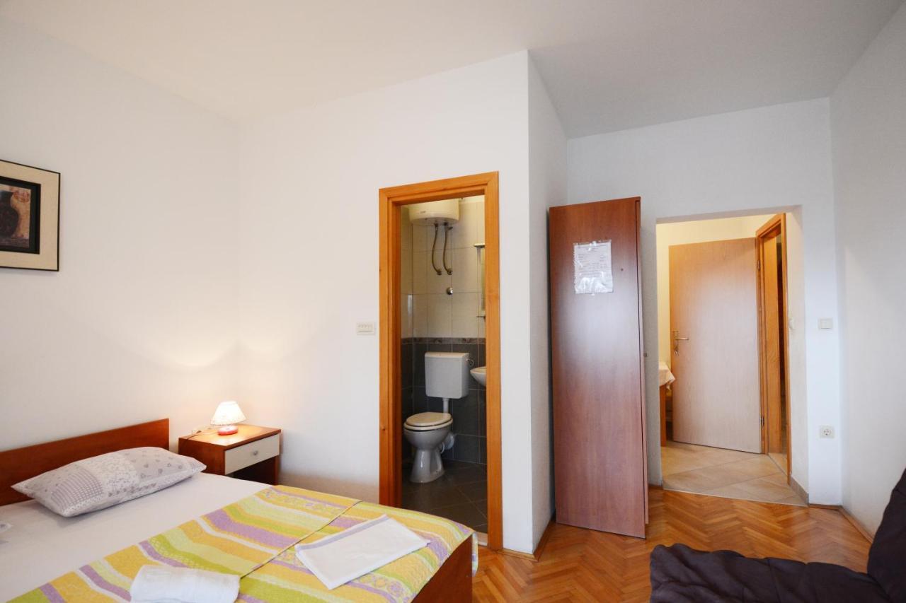 Apartments Ante Omis Exterior photo