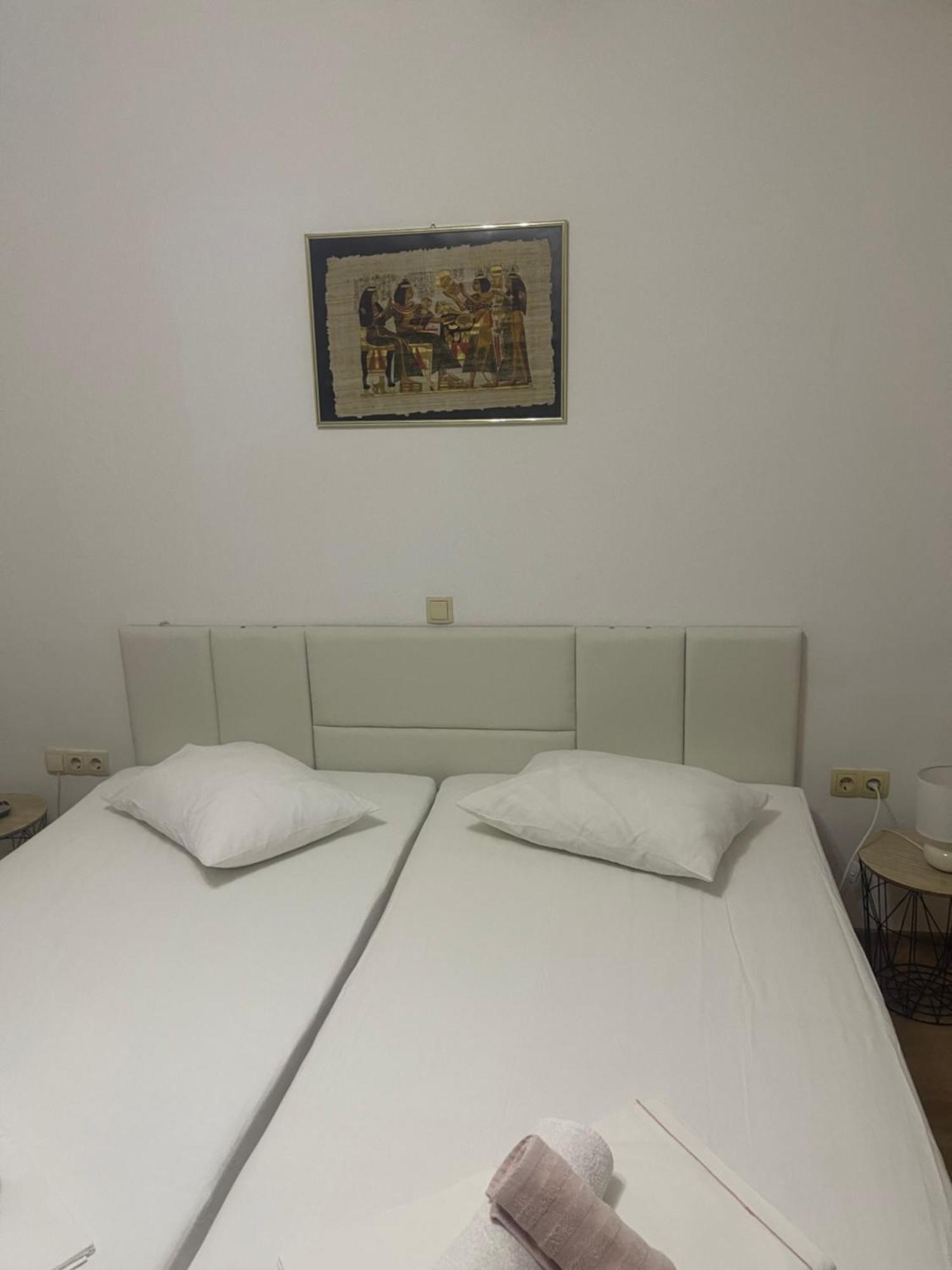 Apartments Ante Omis Exterior photo