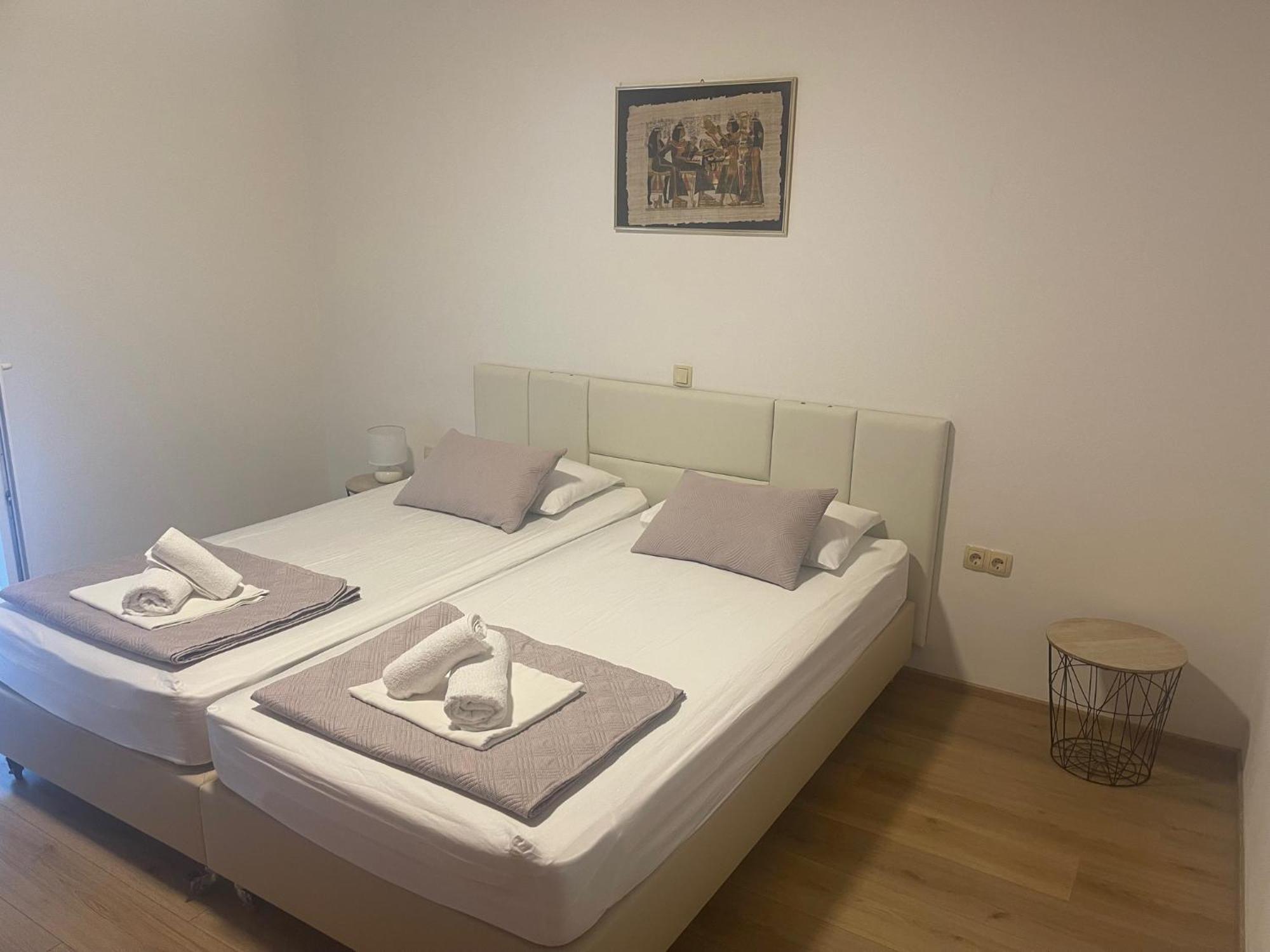 Apartments Ante Omis Exterior photo