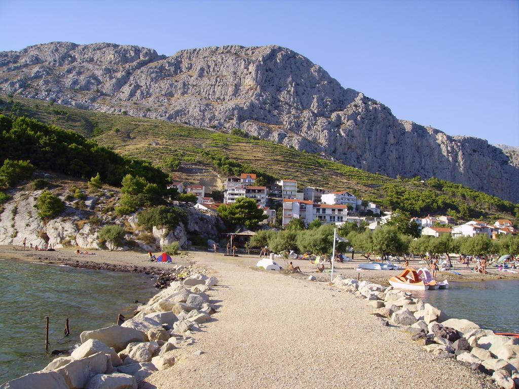 Apartments Ante Omis Exterior photo