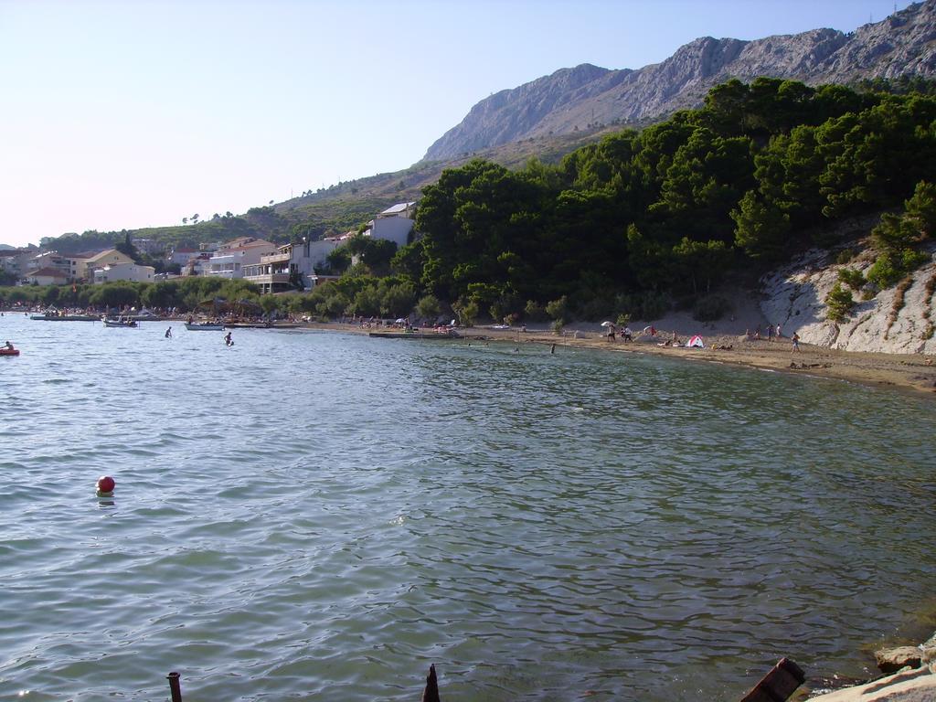 Apartments Ante Omis Exterior photo
