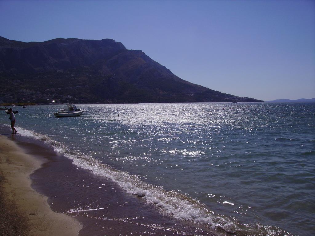 Apartments Ante Omis Exterior photo