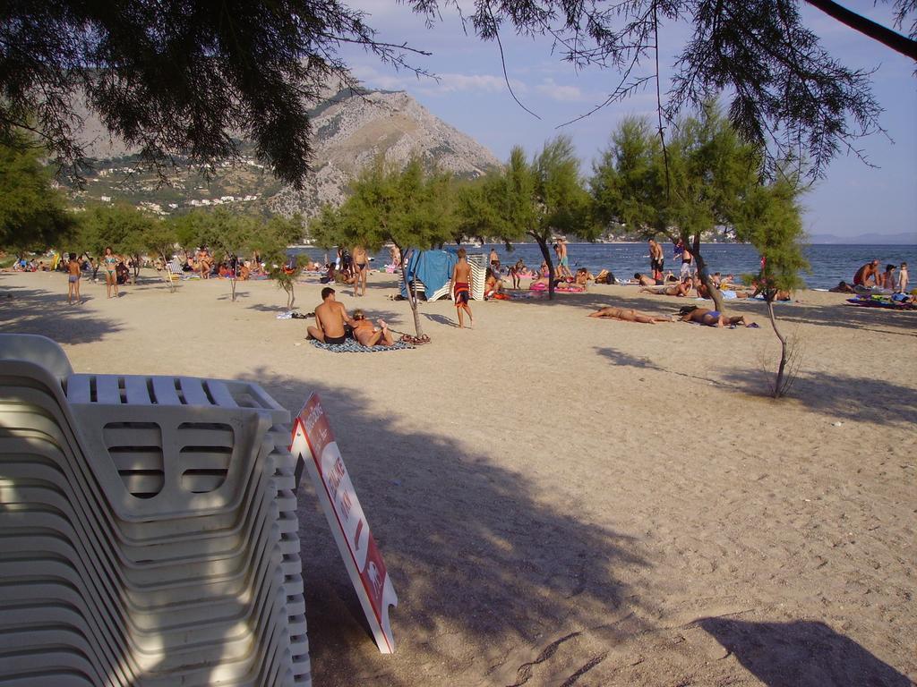 Apartments Ante Omis Exterior photo