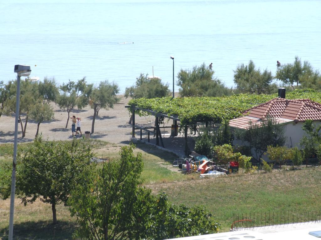 Apartments Ante Omis Exterior photo