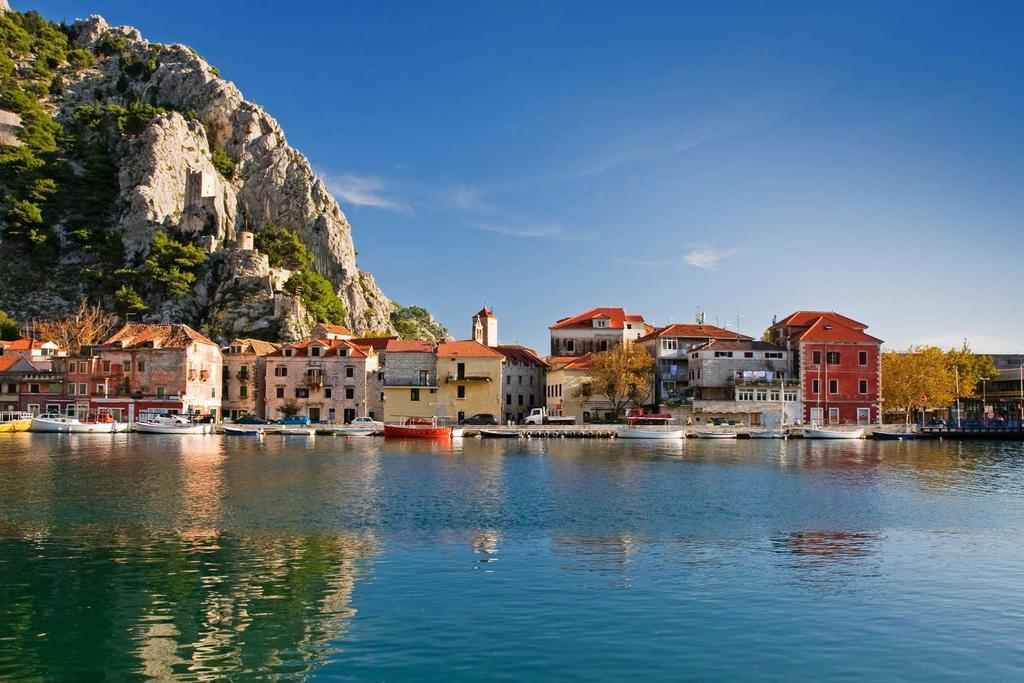Apartments Ante Omis Exterior photo